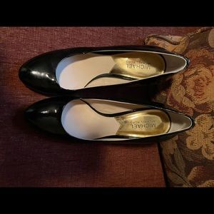 Patent leather high heel dress shoe